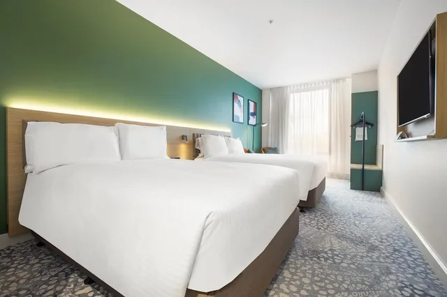 غرفة قياسية بسريرين منفصلين، Holiday Inn Dandenong an IHG Hotel 1/3