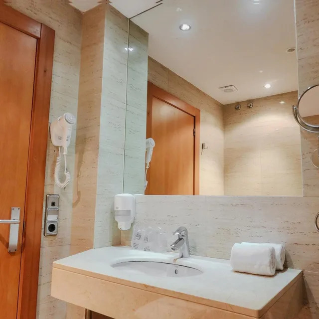 غرفة بسريرين منفصلين مع سرير إضافي، Hotel Faranda Marsol Candas, Ascend Hotel Collection 6/7
