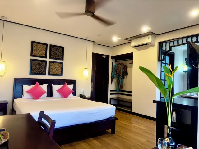 جناح بإطلالة على النهر بشرفة، The Quin Riverside Villa 1/3