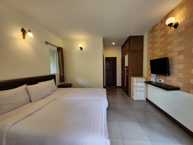 غرفة بسريرين منفصلين بشرفة بغرفة نوم واحدة، La-or Resort 1/3