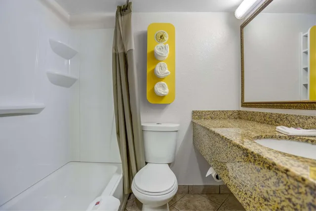 غرفة رباعية بسرير مزدوج، Motel6 Jacksonville, NC 8/10