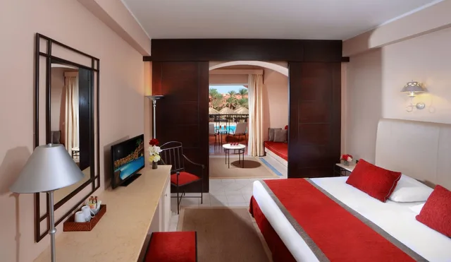 غرفة ديلوكس عائلية بسريرين منفصلين بإطلالة على المسبح، JAZ Makadi Oasis Resort 2/4