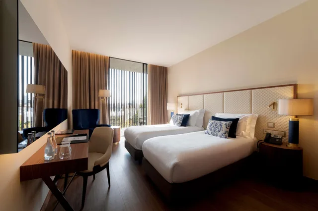 غرفة سوبيريور بسريرين منفصلين بشرفة، Boeira Garden Hotel Porto Gaia, Curio Collection by Hilton 3/10