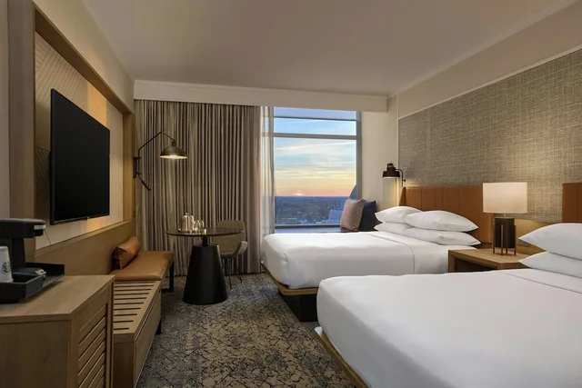 غرفة كلوب بسريرين كوين، Sheraton Grand Sacramento 1/9
