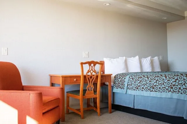 غرفة بسرير كينج للمدخنين، Days Inn By Wyndham Hillsboro Tx 5/7