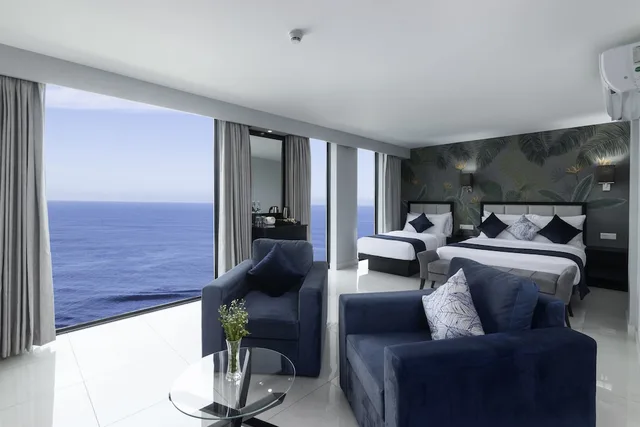 Signature, Family, 1 Queen and 1 Single Bed, Sea Front, Hotel MaRadha Colombo 4/7