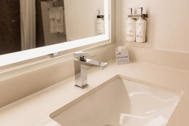 غرفة قياسية بسرير كينج لذوي الإعاقة، Holiday Inn Express Hotel & Suites Guthrie North Edmond 6/6