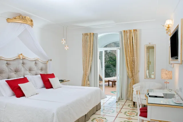 غرفة ديلوكس بسرير مزدوج بإطلالة على البحر بشرفة، Villa Corallium 1/10