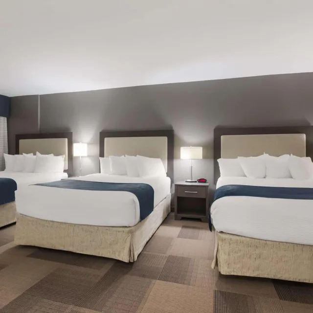 غرفة بسريرين كوين وسرير كوين، Best Western St Catharines Hotel Conference Centre 1/4