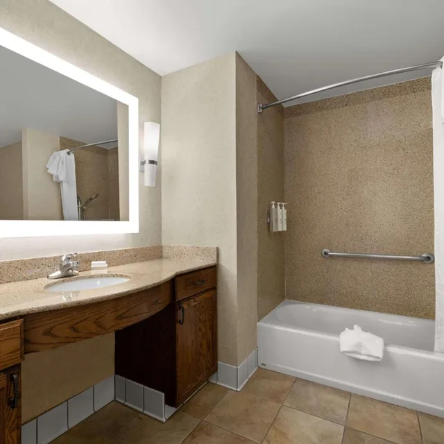 جناح بسرير كينج مع أريكة لذوي الإعاقة، Homewood Suites By Hilton Bakersfield 3/3