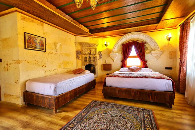 جناح بسرير كينج بشرفة، Empire Cave Hotel 1/4