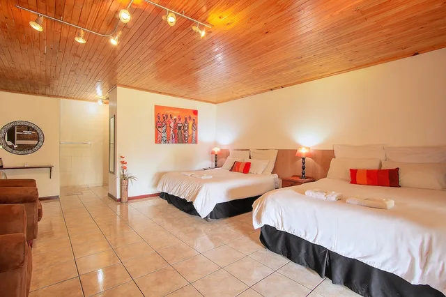 Deluxe, Airport Game Lodge 1/10