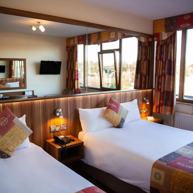 غرفة ثلاثية، West County Hotel 4/10