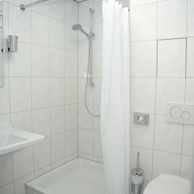 جناح، Weber Hotel Mannheim 4/8