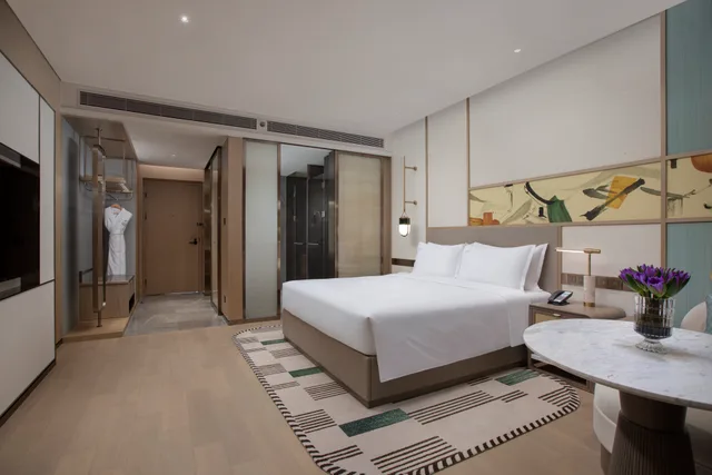 غرفة قياسية بسرير كينج، Holiday Inn Deqing Xinshi Ancient Town 1/2