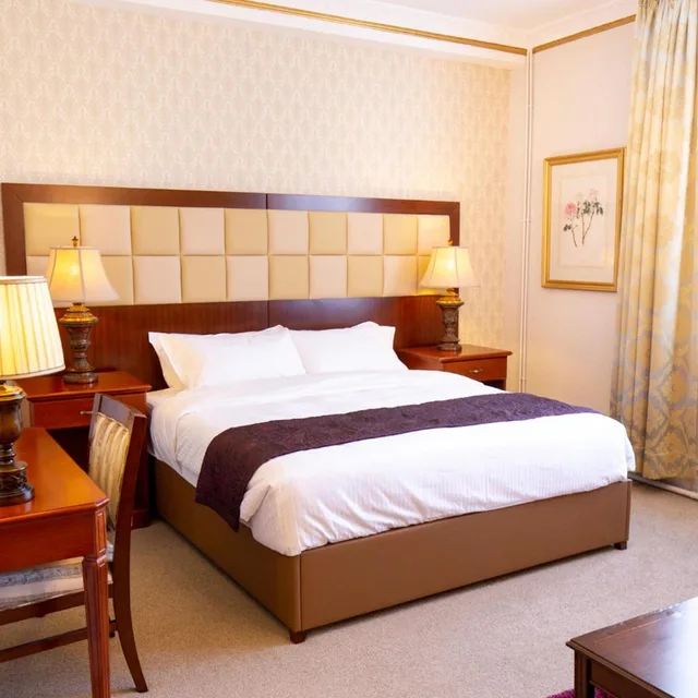 جناح جونيور، Botleigh Grange Hotel 4/8