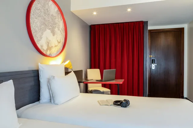 Adjoining, Double Bed، ibis Styles Paris Mairie de Montreuil 3/7