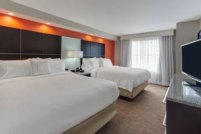 جناح بسريرين مزدوجين بشرفة بغرفتي نوم بإطلالة جزئية على البحر، Residence Inn By Marriott Daytona Beach Oceanfront 2/4