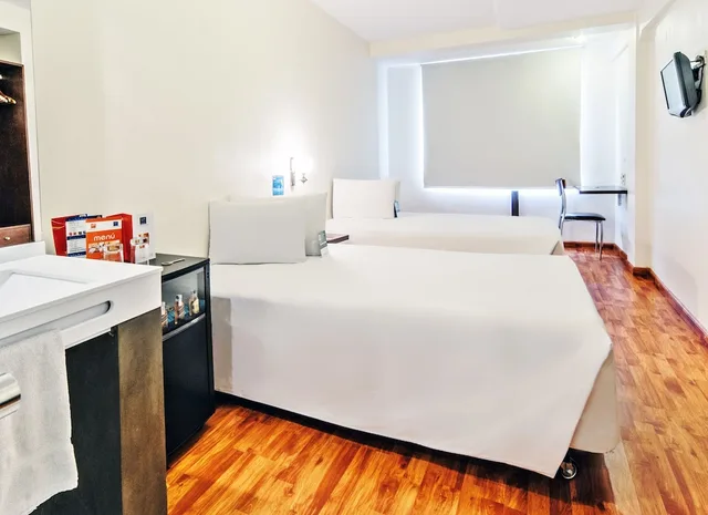 غرفة قياسية بسريرين منفصلين، Columbus Palace Hotel 2/5