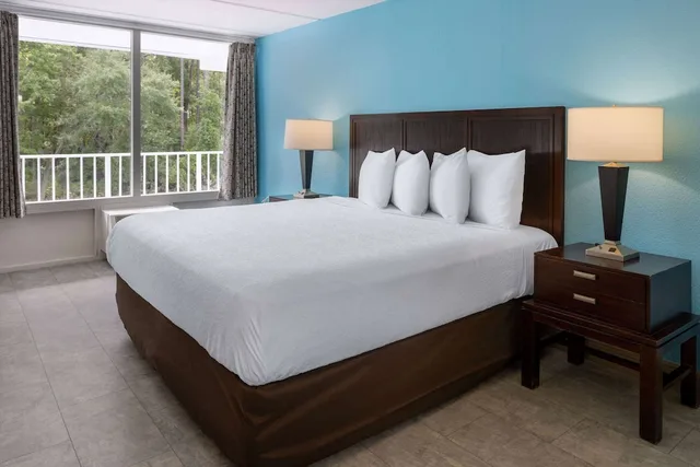 غرفة قياسية بسرير كينج، Travelodge by Wyndham Kingsland GA 2/7