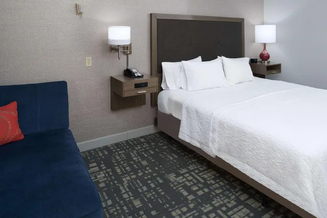 Study, King Bed, Sofa، Hampton Inn North Sioux City 2/6