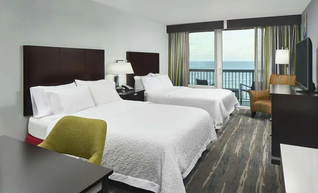 Room, Queen Bed, Ocean Front, High Floor، Hampton Inn Daytona Beach Beachfront 1/2