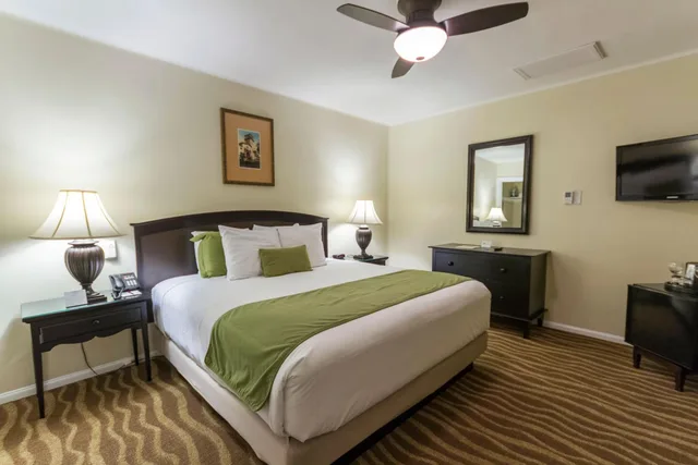 غرفة بسرير كينج بإطلالة على المسبح، Coast Village Inn - Santa Barbara 2/4