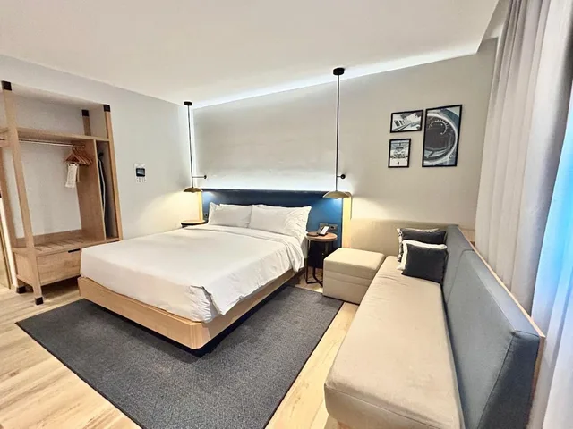 غرفة بسرير كينج، Hilton Garden Inn Bucharest Airport 4/5