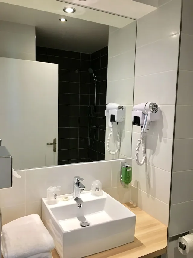 Deluxe, Triple, Queen Bed, Sofa, Brit Hotel Confort Martigues 4/5