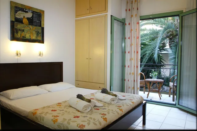 غرفة ثلاثية، Hotel Kostis 1/6