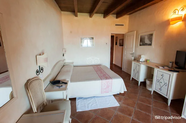غرفة بسرير مزدوج بإطلالة على الحديقة بشرفة، Colonna Resort 2/2