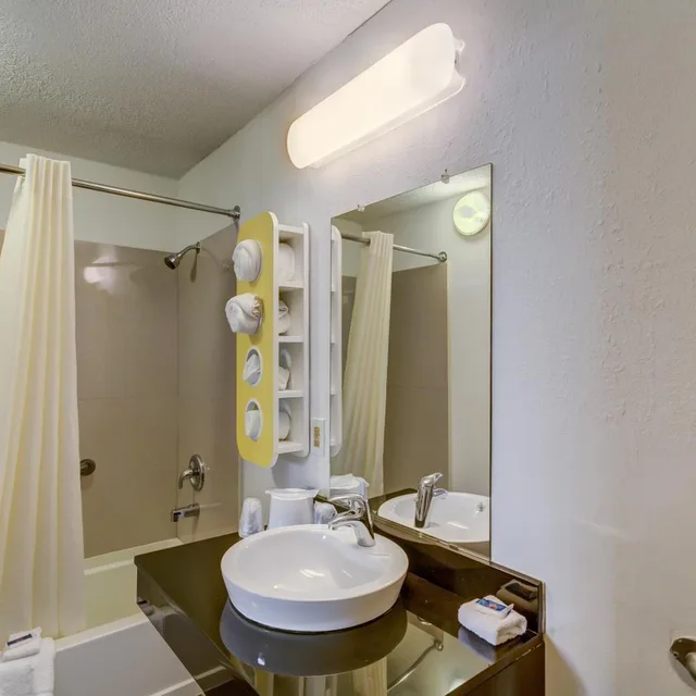 1 Queen Bed - Non-Smoking, Micfridge، Motel6 Berea, KY 7/10