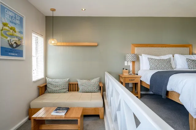 Room, King Bed, Mountain and Sea View، The Bay Hotel 2/7