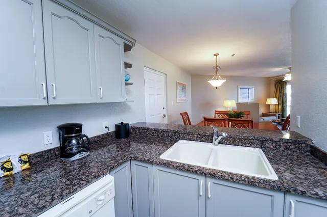 1 Bedroom, Suite, King Bed, Island View, Sofa، The Grand Caymanian Resort 6/8