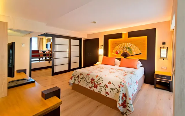 family suite, Limak Lara De Luxe Hotel and Resort 2/2