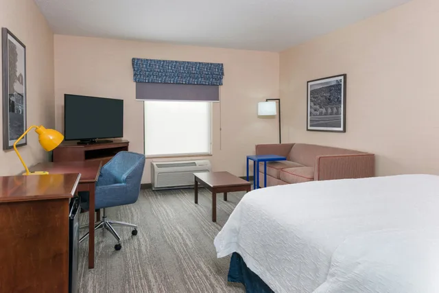Study, King Bed, Sofa، Hampton Inn Springfield South Enfield 2/4