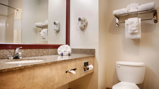 جناح بسرير كينج، Best Western Club House Inn & Suites 4/4