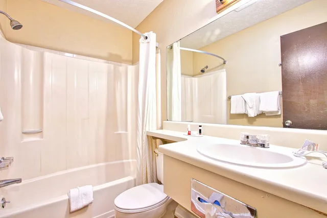 غرفة قياسية بسريرين كوين للمدخنين، Super 8 By Wyndham Christiansburg 5/5