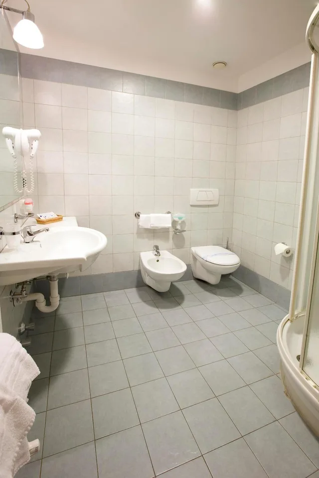 غرفة رباعية، HOTEL GALLIA 6/6