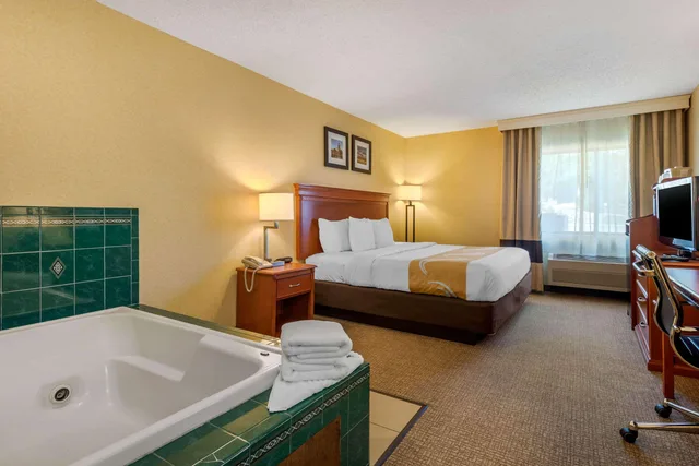 غرفة بسرير مزدوج، Quality Inn Pueblo North 3/3