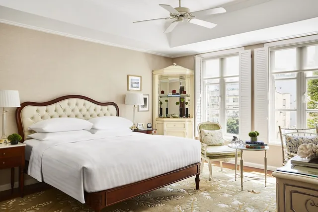 غرفة بسرير كينج بإطلالة على الحديقة، Park Hyatt Saigon 2/8