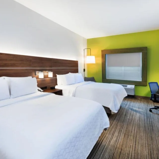 Standard, Holiday Inn Express Hotel & Suites Ozona 2/4