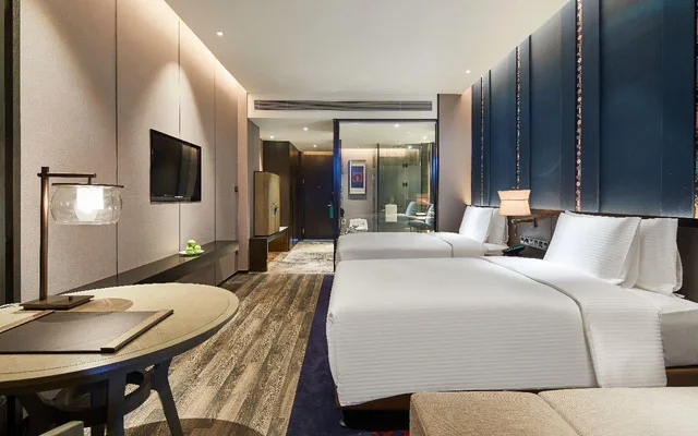 غرفة بسريرين منفصلين بإطلالة على الحديقة، Wanda Realm Resort Nanning 3/3