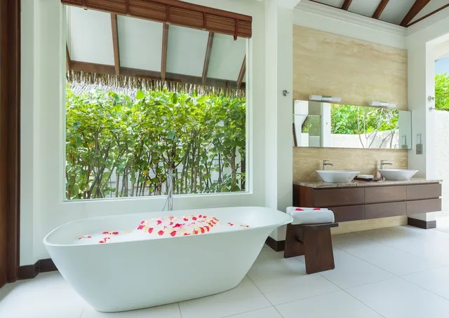 Beach, Villa, King Bed، Heritance Aarah Maldives 3/4