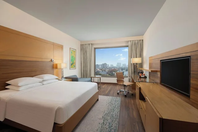 Room, King Bed, Courtyard By Marriott Gurugram Downtown 3/10