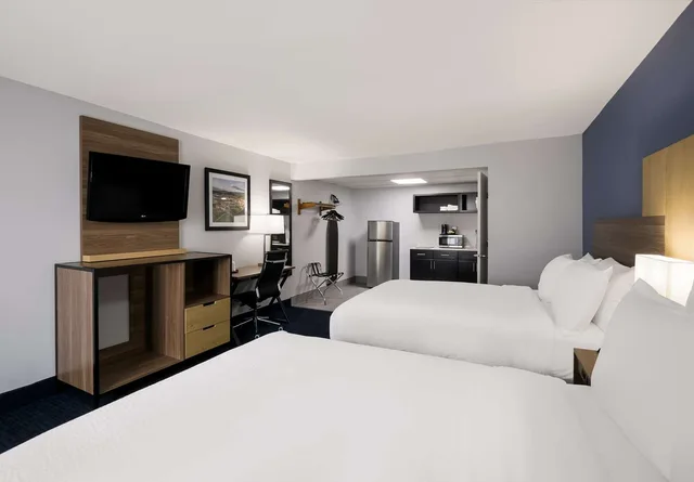 غرفة بسريرين كوين يُسمح فيها بالحيوانات الأليفة بمطبخ صغير، SureStay Plus by Best Western Pigeon Forge 5/6