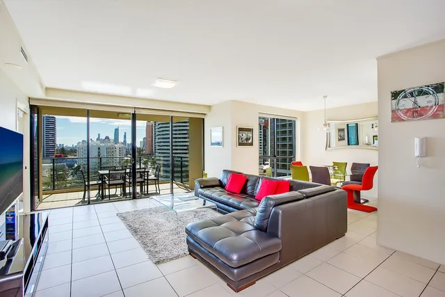 2 Bedrooms, Queen and Twin Beds, Mantra Broadbeach on the Park 5/7