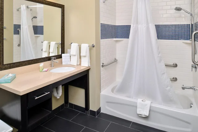 جناح بغرفتي نوم بمطبخ، STAYBRIDGE SUITES ROCHESTER COMMERCE DR NW 5/5
