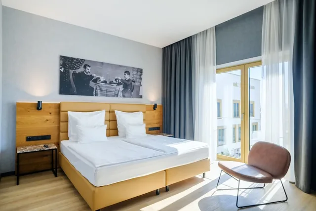 غرفة ديلوكس بسرير كينج، MK Hotel Tirana 1/10