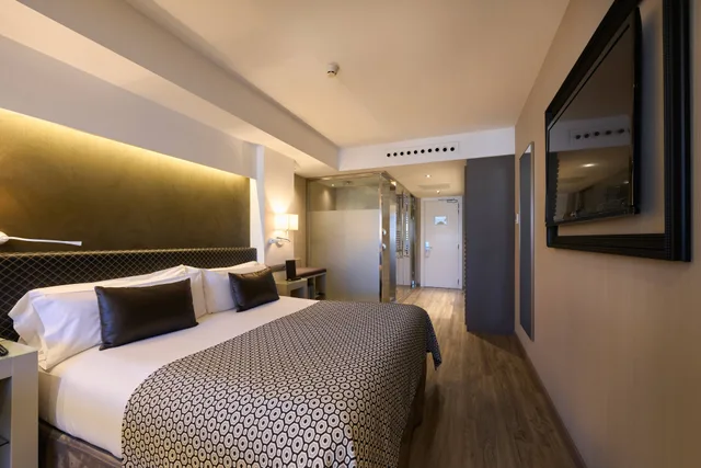 Junior Suite Single Use، Catalonia Square 2/5